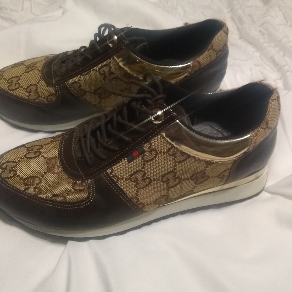 GG signature tennis shoes